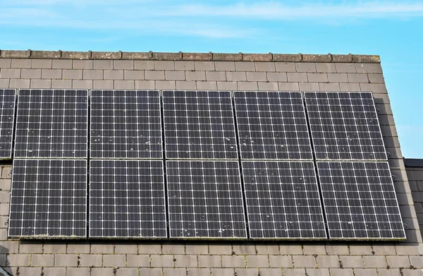Solar Panels Roof House People — Fotografia de Stock