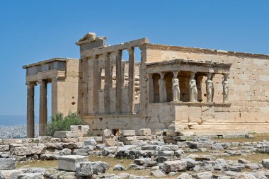 Atina, Yunanistan - Mayıs 2022: Atina 'daki Akropolis Tapınağı' nın dış görünüşü veya Erekteyon