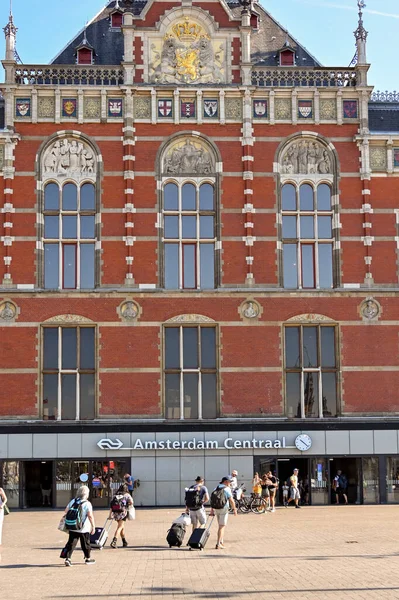 Άμστερνταμ Ολλανδία Αύγουστος 2022 Άνθρωποι Περπατούν Προς Την Είσοδο Του — Φωτογραφία Αρχείου