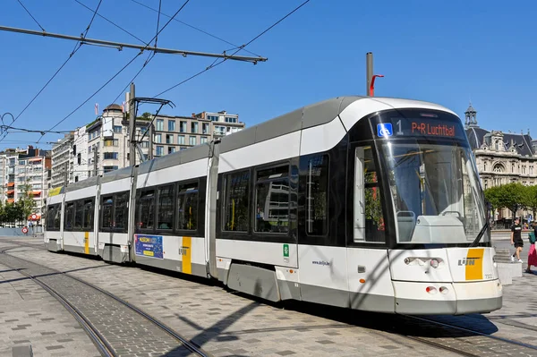 Антверпен Бельгія Серпень 2022 Електричний Трамвай Працює Вулиці Біля Центру — стокове фото