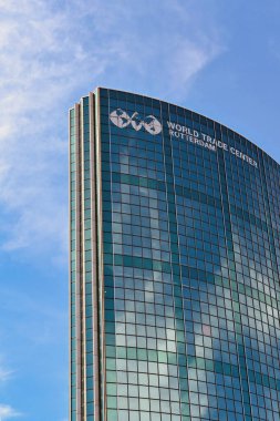 Rotterdam, Hollanda - Ağustos 2022: Dünya Ticaret Merkezi 'nin şehir merkezindeki dış görünümü