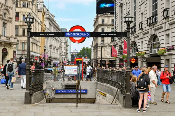 2022年6月 イギリス ロンドン地下鉄ピカデリー サーカス駅入口 — ストック写真
