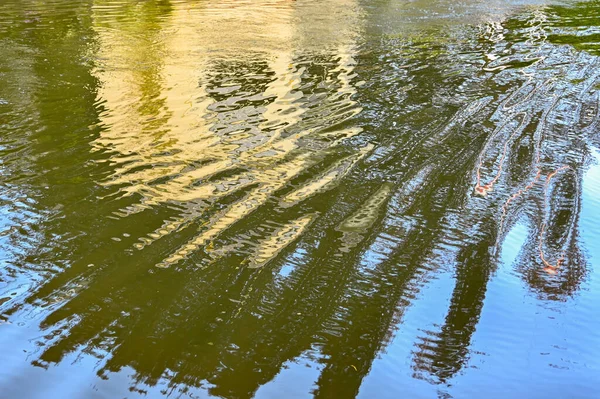 Modèle Réalisé Par Reflet Bâtiment Sur Les Eaux Ondulées Canal — Photo