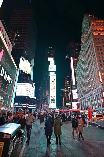 Times Square em Nova Iorque, Nova Iorque, no sábado à noite. — Fotografia de Stock