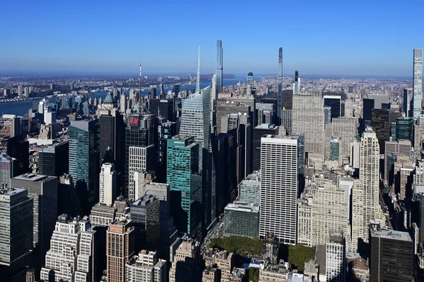 View of Manhattan from Empire State Building Observatory in New York — Stock Photo, Image