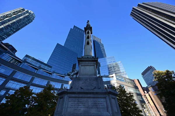 Columbus Circle y los edificios circundantes en Manhattan, Nueva York. — Foto de Stock