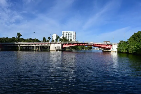 Bunte Brücken am Miami River in Miami, Florida. — Stockfoto