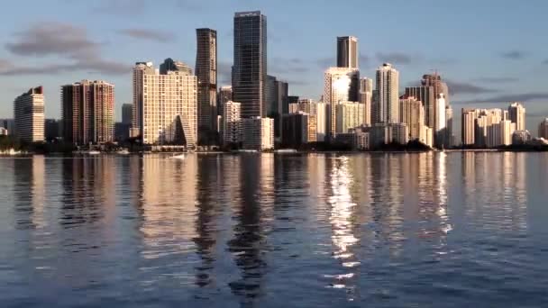 Timelapse de la Ciudad de Miami, Florida skyline al amanecer 4K. — Vídeo de stock