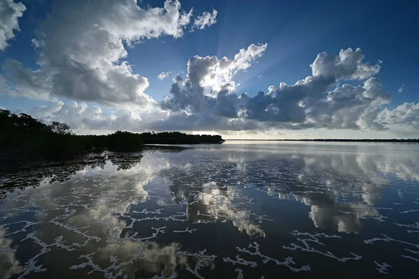 Surise cloud dscape over West Lake in Everglades National Park, Florida. — стокове фото