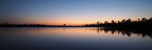 Jezioro Zmierzch nad Jeziorem Pine Glades w Parku Narodowym Everglades, Floryda. — Zdjęcie stockowe