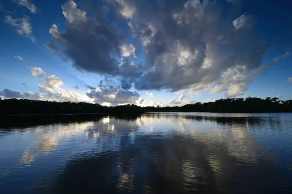 Барвистий Захід Сонця Відбитий Спокійній Воді Понда Пауротіса Національному Парку — стокове фото