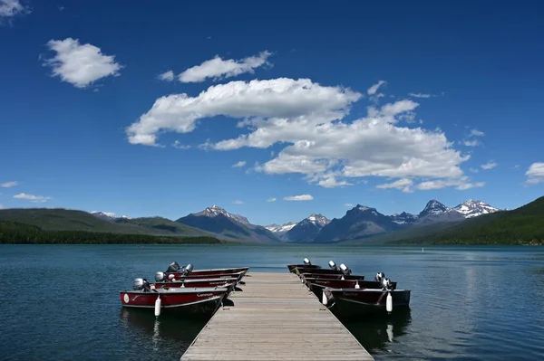 Apgar Village Montana 2022 Kapal Penyewaan Luar Kapal Berlabuh Danau — Stok Foto