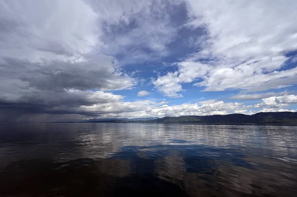 Indah Dramatis Musim Panas Awan Atas Flathead Lake Montana Pada — Stok Foto