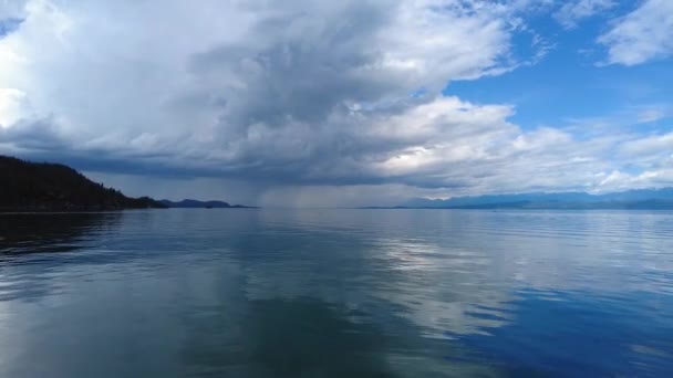 Hermoso Paisaje Nublado Verano Dramático Sobre Lago Flathead Montana Calma — Vídeos de Stock