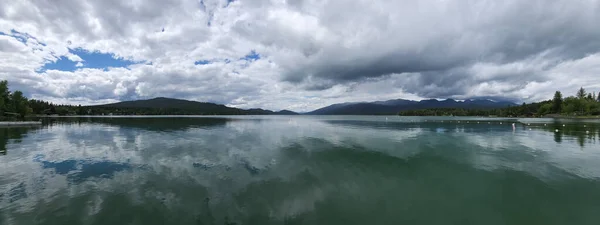 Whitefish Lake Flathead County Montana Dramatic Summer Cloudscape Reflected Calm — Stok Foto