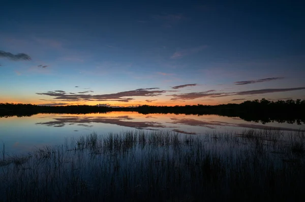 Colorful Summer Sunrise Cloudscape Nine Mile Pond Reflected Perfectly Calm — Foto de Stock