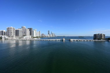 Miami, Florida 'da Biscayne Körfezi' nde sakin, güneşli bir sonbahar sabahı..