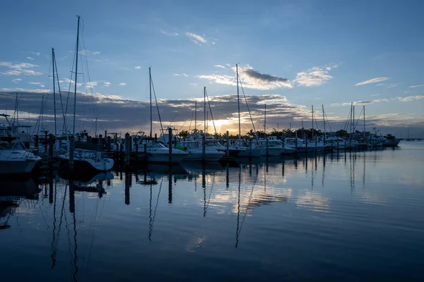 Barcos Atracados Dinner Key Marina Coconut Grove Miami Florida Primera — Foto de Stock