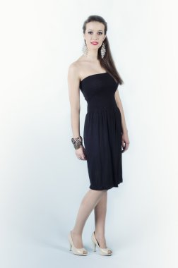 güzel genç kızı beyaz zemin üzerine modern kumaş