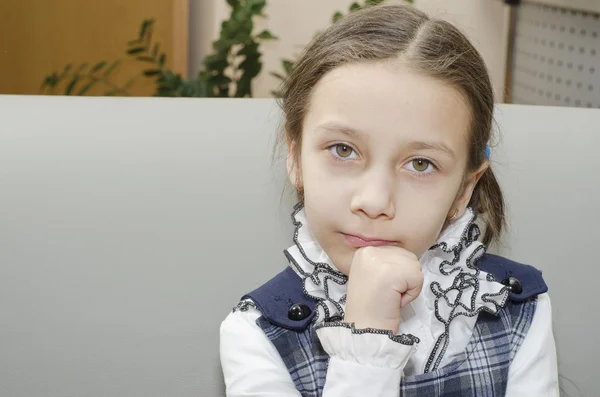 Portrait of young beautiful girl in hairdresser's — Stock Photo, Image