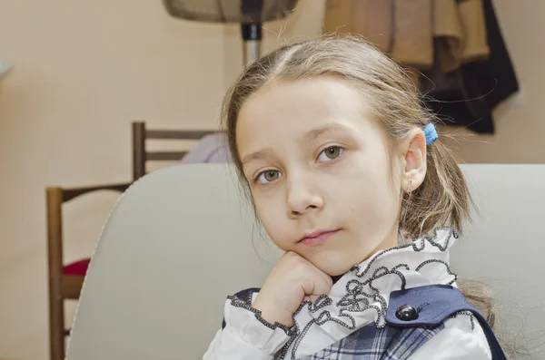 Portrait of young beautiful girl in hairdresser's — Stock Photo, Image