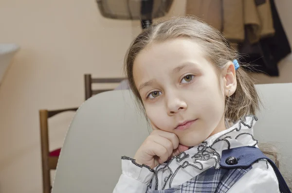 Portrait of young beautiful girl in hairdresser's — Stock Photo, Image