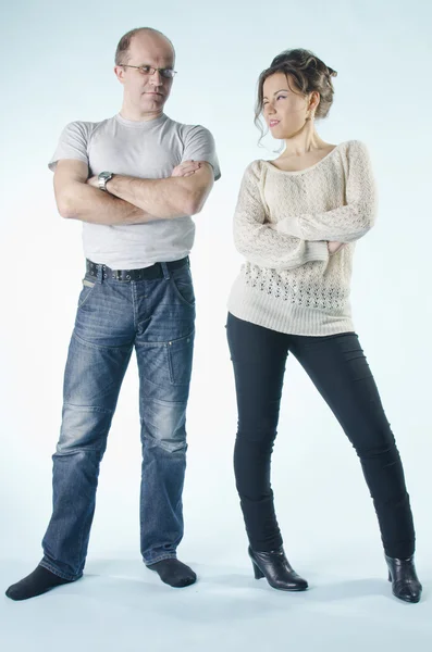 Portret mężczyzny i dziewczynę stojącą w różnych pozach — Zdjęcie stockowe