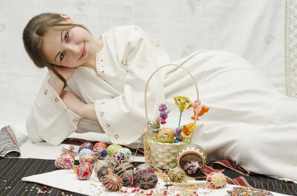 Portrait of beautiful girl with painted easter eggs — Stock Photo, Image