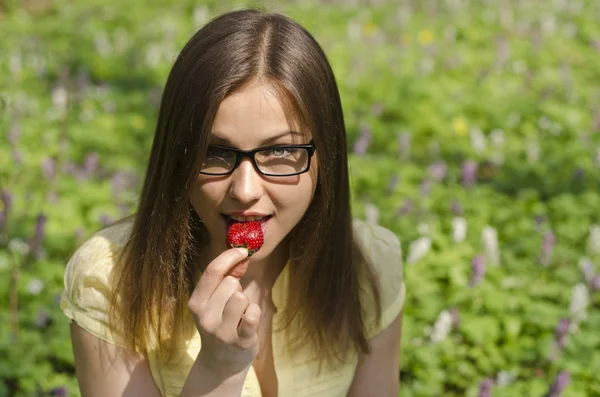 Portrait of beautiful girl with strawberry in spring forest — Stock Photo, Image