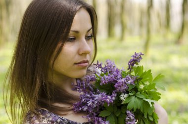 corydalis ile güzel kız portresi