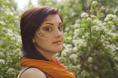 güzel kızın yüzüne resimli portre