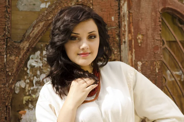 Portrait of beautiful young girl in traditional ukrainian cloth — Stock Photo, Image