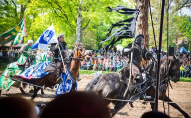 Ortaçağ Festivali üç Atlısı
