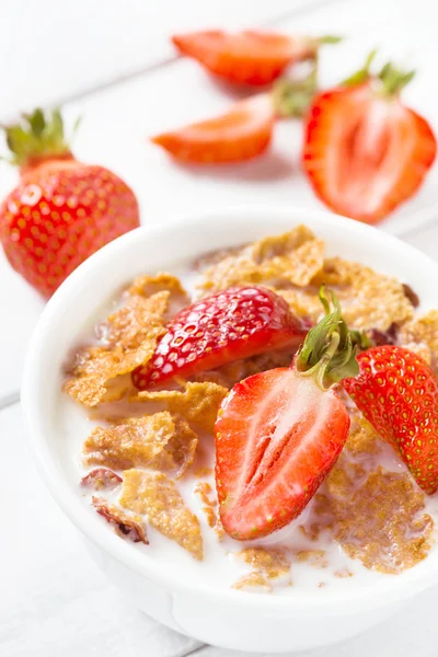 Healthy breakfast with strawberry — Stock Photo, Image