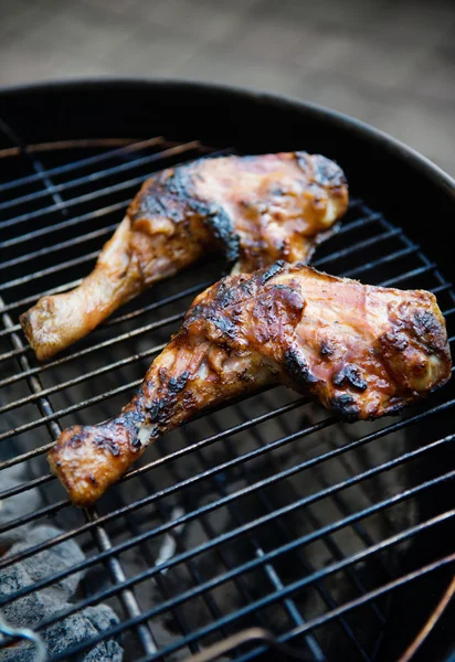 Chicken legs on grill — Stock Photo, Image