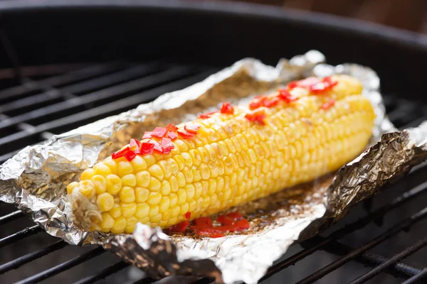 Wapno chili kukurydzy na grilla — Zdjęcie stockowe