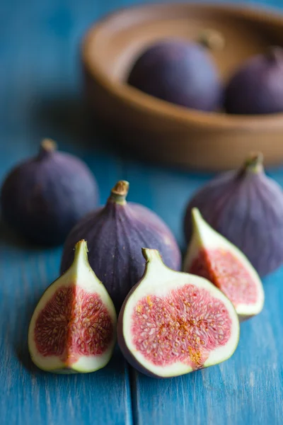 Figues sur table rustique — Photo