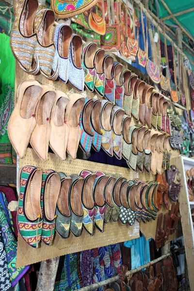 Ayakkabı piyasada arpora, Kuzey goa, Hindistan