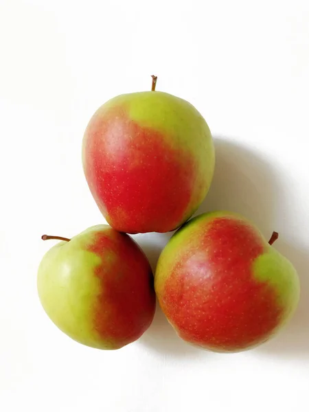 Red Green Apples White Background — Stok fotoğraf