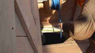 Kuyunun içme suyu yetiştirme mekanizması.