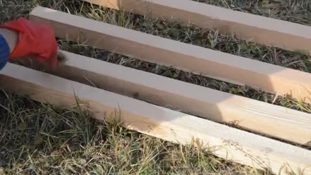 Schilderen Van Houten Planken Ter Bescherming Tegen Vocht — Stockvideo