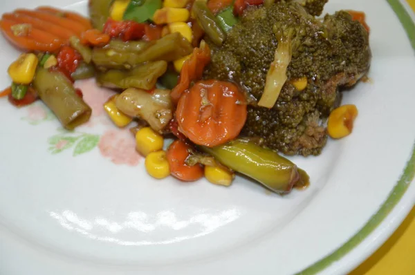 Gestoomd Dieet Vegetarische Salade Een Plaat — Stockfoto