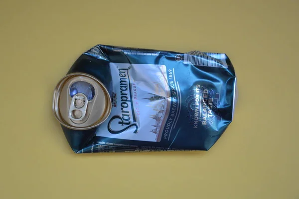 Kiev Ukraine December 2021 Crumpled Beer Cans Scrap — Stockfoto