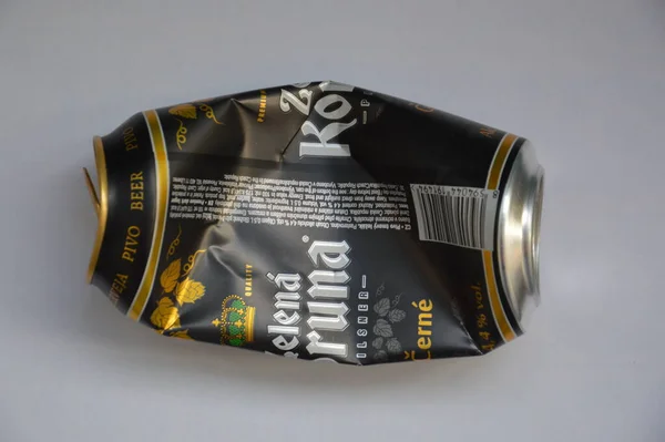 Kiev Ukraine 2021年12月22日 スクラップのための砕いたビール缶 — ストック写真