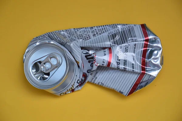 Kiev Ukraine December 2021 Crumpled Beer Cans Scrap — Stockfoto