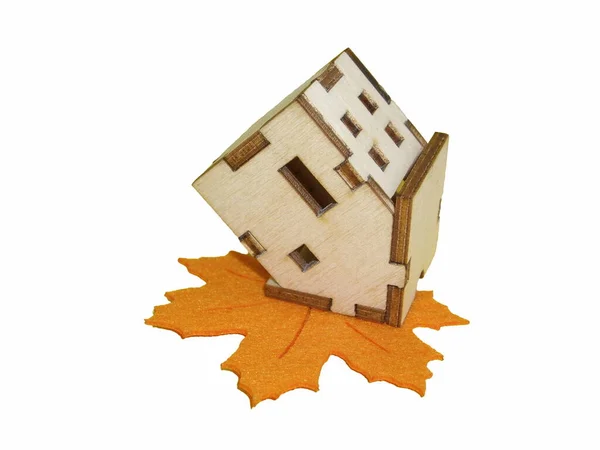 Overturned Wooden House Maple Leaf — Fotografia de Stock