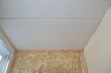 Dairedeki bir kütüğün onarımı ve yalıtımı