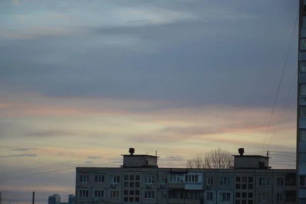 Новые Здания Фоне Розовых Облаков Городе — стоковое фото