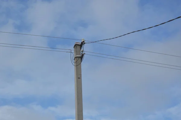 Pólo Elétrico Com Fios Internet — Fotografia de Stock