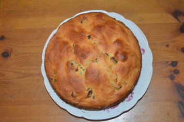 Bayram için Paskalya ekmeği ve yumurta pişiriyorum.